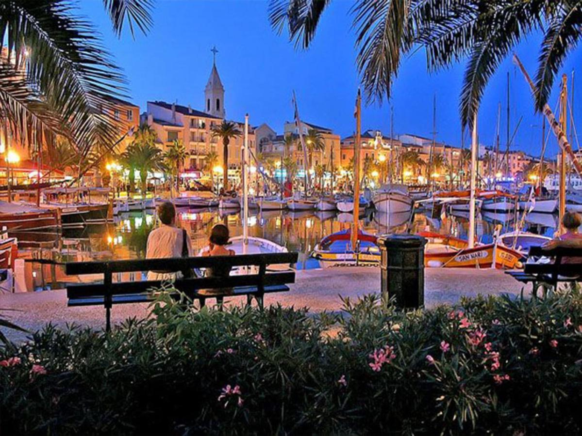 Escapade A Sanary, Au Coeur Du Village, 200M Du Port,Clim,Wifi,Parking Exterior photo